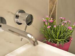 Unique Apartment in Praha Near River Vltava