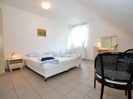 Spacious Villa With Swimming Pool