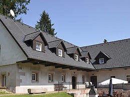 Modern Holiday Home in Vidochov With Swimming Pool