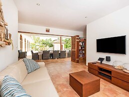 Villa in Jan Thiel With Pool