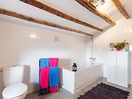 Belvilla by OYO Masia Vinaixa