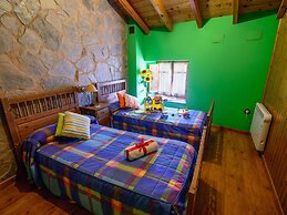 Cozy Cottage in Benllera with Hot Tub