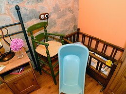 Cozy Cottage in Benllera with Hot Tub