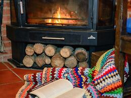 Cozy Cottage in Benllera with Hot Tub