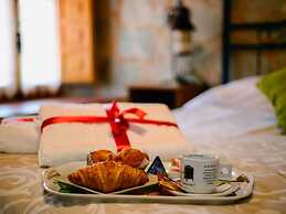 Cozy Cottage in Benllera with Hot Tub