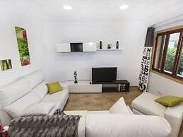 Belvilla by OYO Ferragut Apart