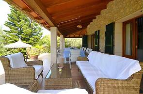 Belvilla by OYO Roura