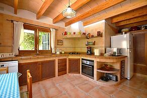 Belvilla by OYO Roura