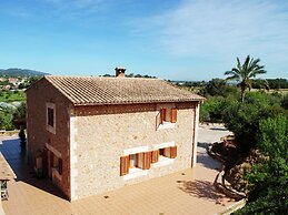 Belvilla by OYO Es Rafal