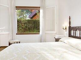 Simply Furnished Apartment With Shared Pool in Llafranc