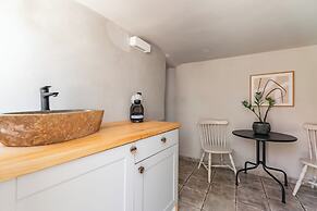 Rania Apartments Sea View