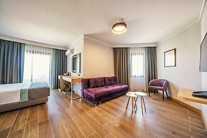 Premier Nergis Beach