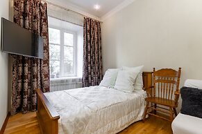 Cozy Place on the Griboyedov Canal 2b