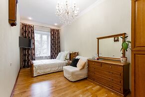 Cozy Place on the Griboyedov Canal 2b