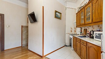 Cozy Place on the Griboyedov Canal 2b