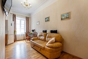 Cozy Place on the Griboyedov Canal 2b