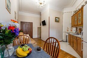 Cozy Place on the Griboyedov Canal 2b