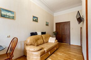 Cozy Place on the Griboyedov Canal 2b