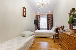 Cozy Place on the Griboyedov Canal 2b