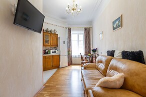 Cozy Place on the Griboyedov Canal 2b