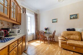 Cozy Place on the Griboyedov Canal 2b