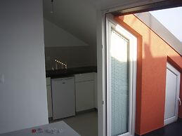 No5 Sea View Attic Studio