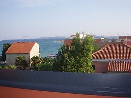 No5 Sea View Attic Studio