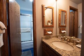 3br Sleeps 9! Walk To Slopes & Mountain View 3 Bedroom Condo - No Clea