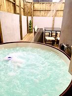 Victory Luxury Hot Tub House