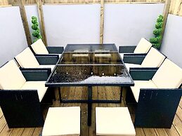 Victory Luxury Hot Tub House