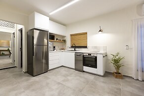 AirTLV Sirkin Apartment