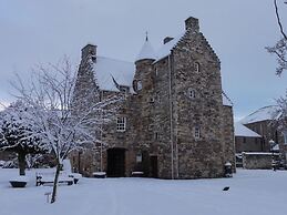 Attractive Cottage in Garden Grounds