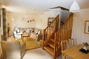 Lovely Cottage in Garden Grounds Near Centre