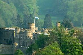 Lovely Cottage in Garden Grounds Near Centre