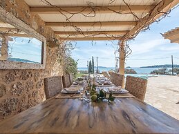 Beautiful Villa Near Sea in Peloponnese