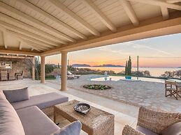 Beautiful Villa Near Sea in Peloponnese