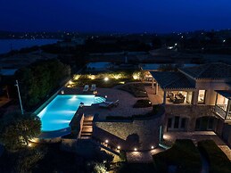 Luxurious Villa in Peloponnese With Pool