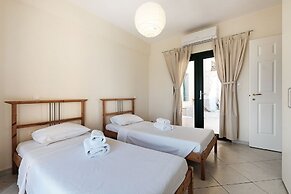 Outstanding Villas in Pera Melana near Kissakas Beach