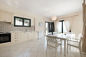 Outstanding Villas in Pera Melana near Kissakas Beach