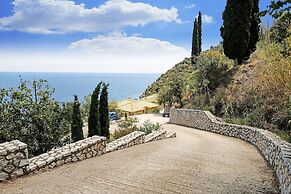 Outstanding Villas in Pera Melana near Kissakas Beach