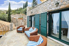 Outstanding Villas in Pera Melana near Kissakas Beach