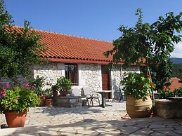 Welcoming Holiday Home With Garden in Leonidio