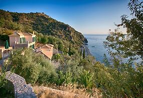 Coastal Villa Near Pristine Kissakas Beach