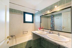 Coastal Villa Near Pristine Kissakas Beach