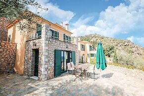 Coastal Villa Near Pristine Kissakas Beach