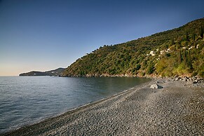 Coastal Villa Near Pristine Kissakas Beach
