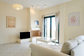 Serene Villa in Pera Melana near Sea