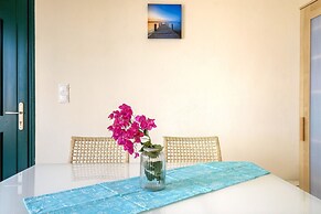 Serene Villa in Pera Melana near Sea