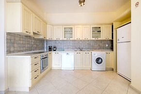 Serene Villa in Pera Melana near Sea