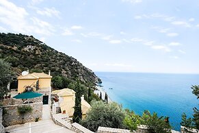 Serene Villa in Pera Melana near Sea